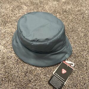 NWT lululemon both ways inculsted bucket hat S/M